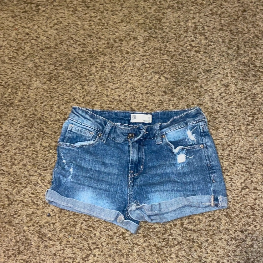 Blue mid rise cuff shorts